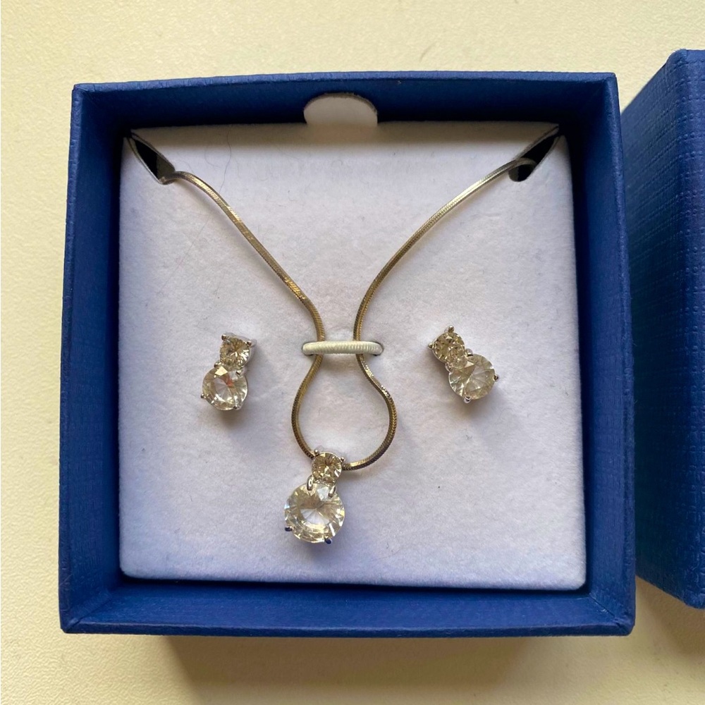 Swarosvki pendant and earrings